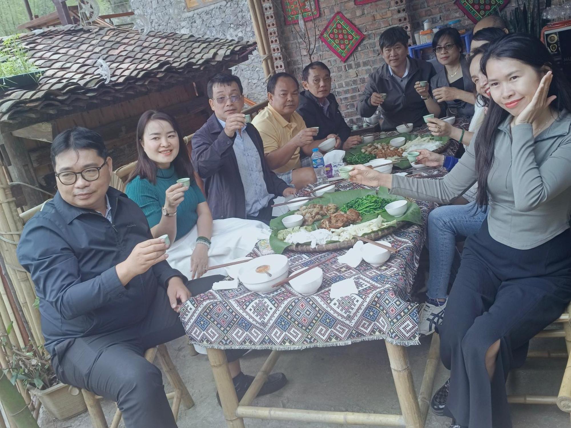 Quang Thuan Ban Gioc Homestay กาวบั่ง ภายนอก รูปภาพ