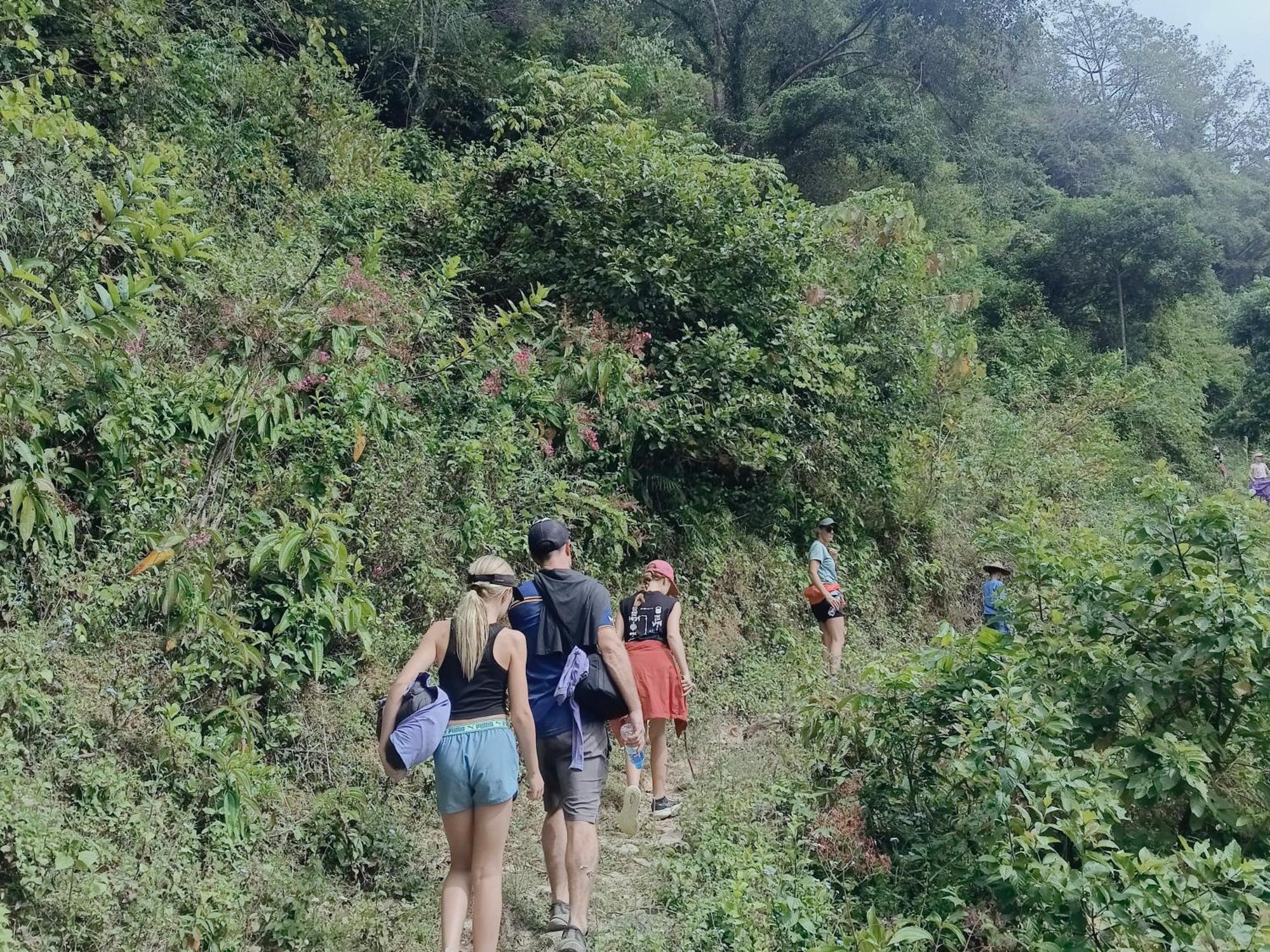 Quang Thuan Ban Gioc Homestay กาวบั่ง ภายนอก รูปภาพ
